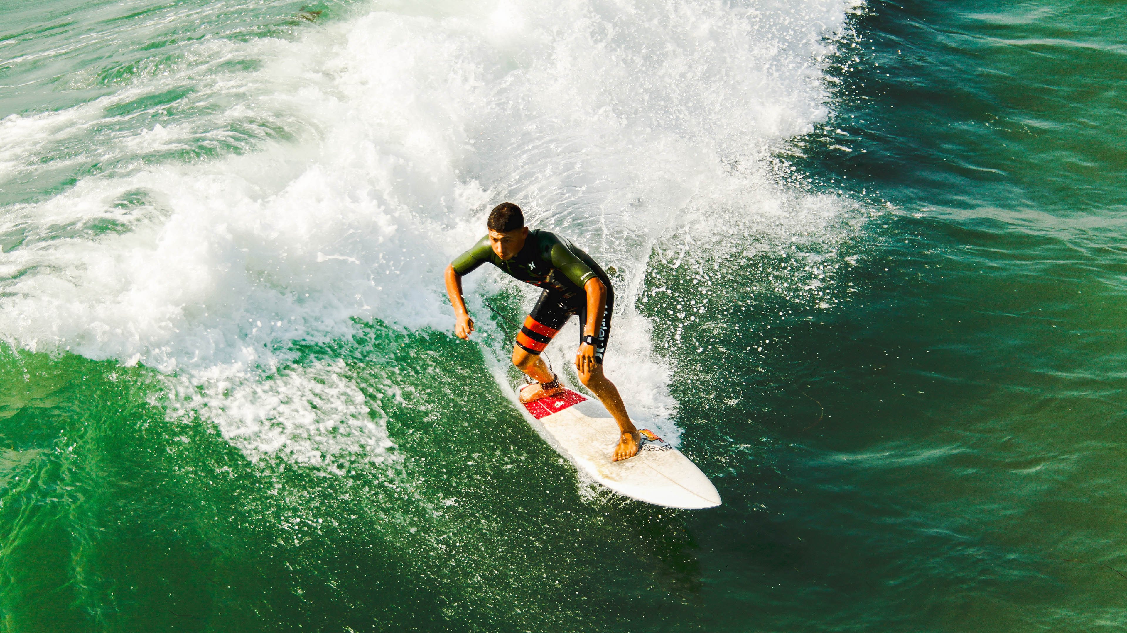 女子足球鼓励参与国际教练交流引入多样化理念，女子足球训练视频