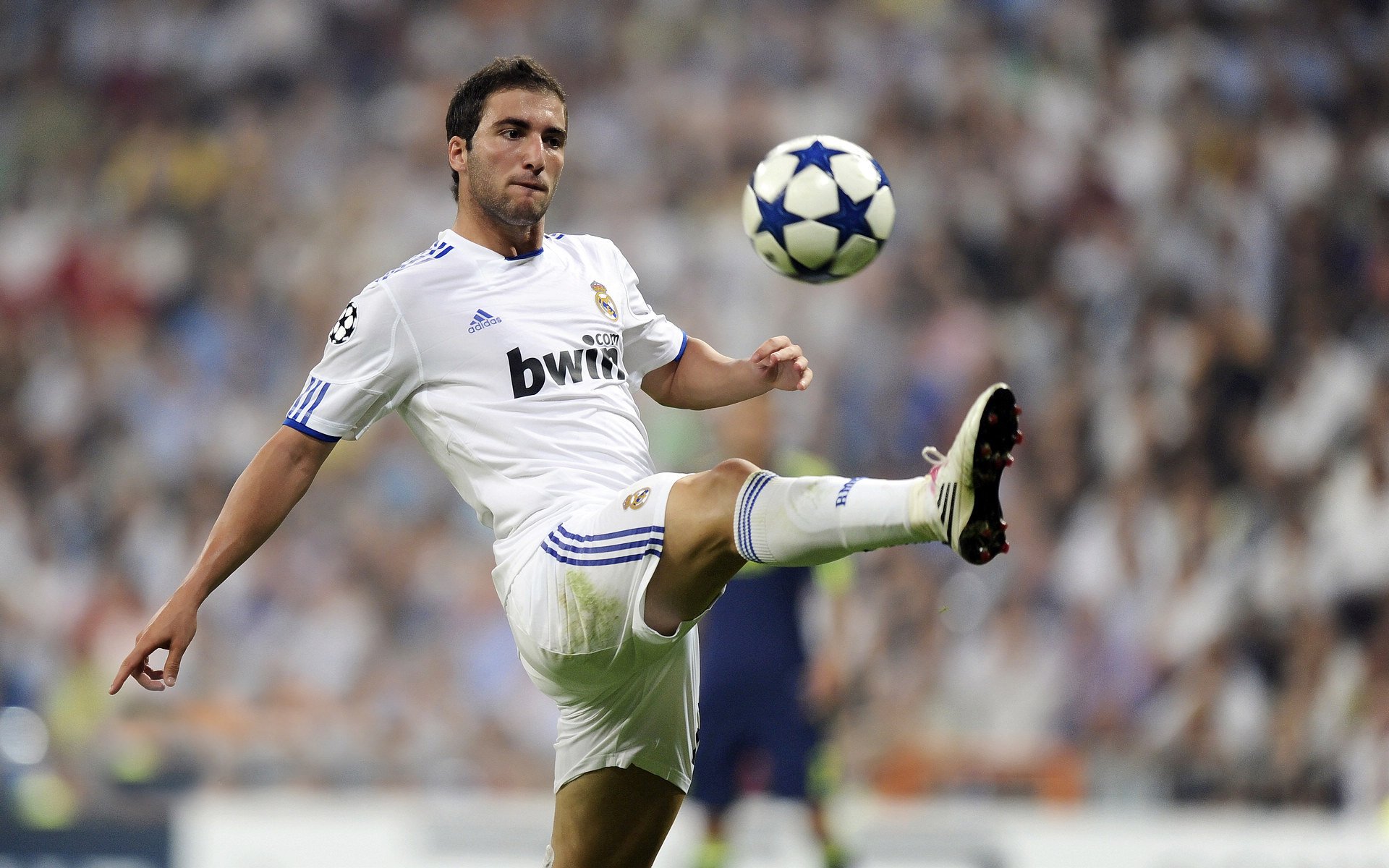 布克表示太阳要保持专注打好每一场，太阳靠布克还是保罗